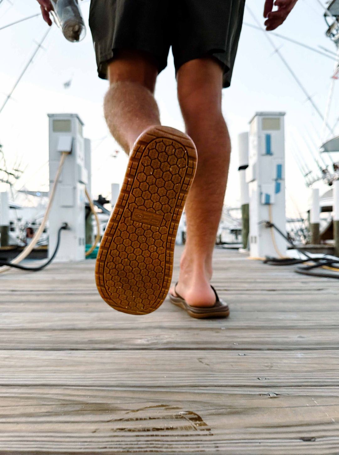 DECK SANDALS _ BROWN